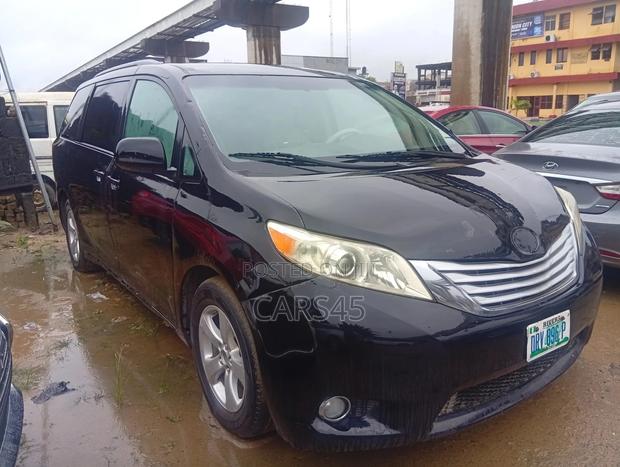 Toyota Sienna 2013 Black