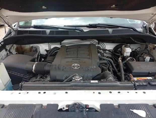 Toyota Tundra SR 5.7L V8 4x4 Double Cab 6.6 ft. box 145.7 in. WB 2017