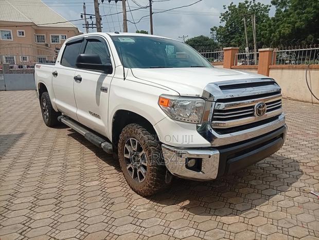 Toyota Tundra SR 5.7L V8 4x4 Double Cab 6.6 ft. box 145.7 in. WB 2017