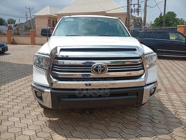 Toyota Tundra SR 5.7L V8 4x4 Double Cab 6.6 ft. box 145.7 in. WB 2017