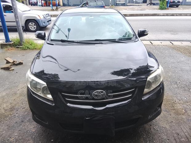 Toyota Corolla Base 4dr Sedan (1.8L 4cyl 5M) 2010 Black