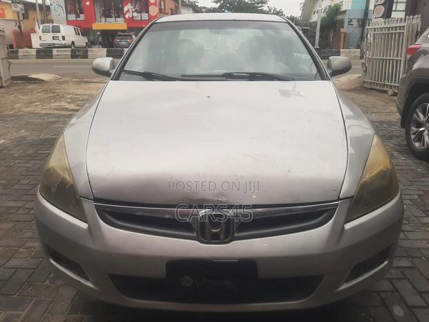 Honda Accord 2005 Silver