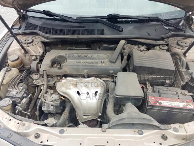 Toyota Camry XLE 4dr Sedan (2.4L 4cyl 5A) 2009 Gold