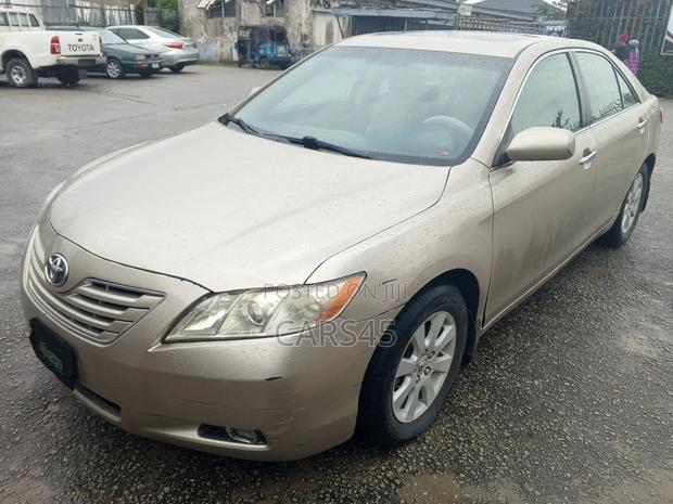 Toyota Camry XLE 4dr Sedan (2.4L 4cyl 5A) 2009 Gold