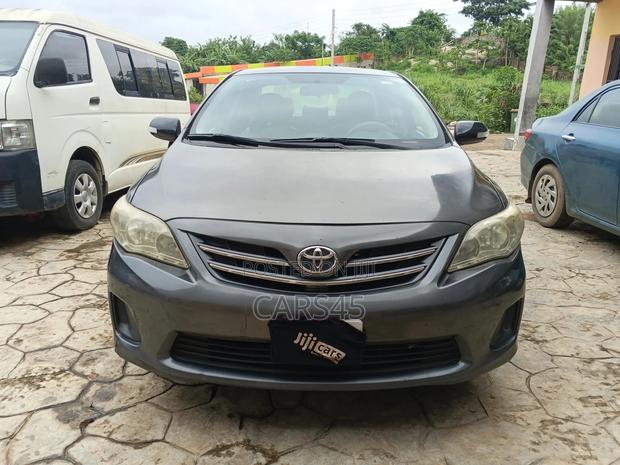 Toyota Corolla 2013 Gray