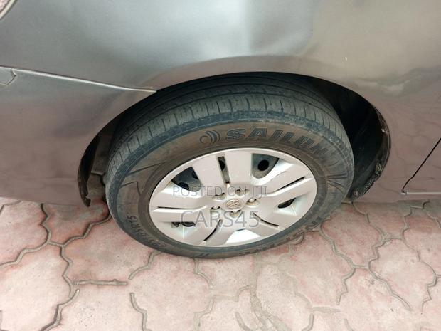 Toyota Corolla 2005 Gray