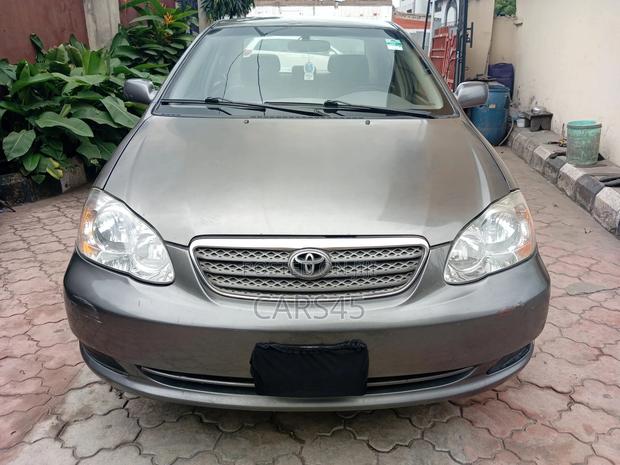 Toyota Corolla 2005 Gray