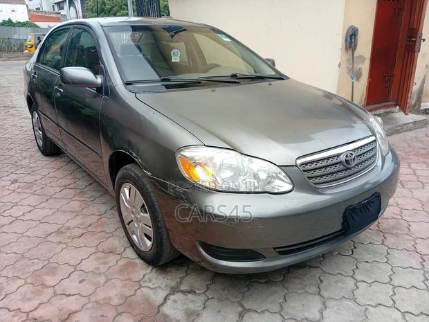 Toyota Corolla 2005 Gray