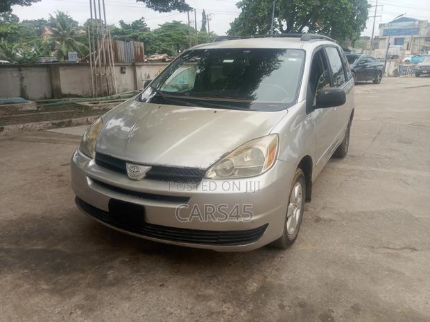 Toyota Sienna 2004 Silver