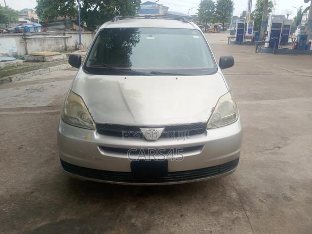 Toyota Sienna 2004 Silver