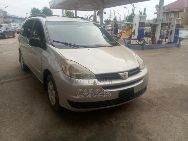 Toyota Sienna 2004 Silver