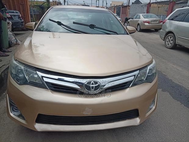 Toyota Camry 2012 Gold