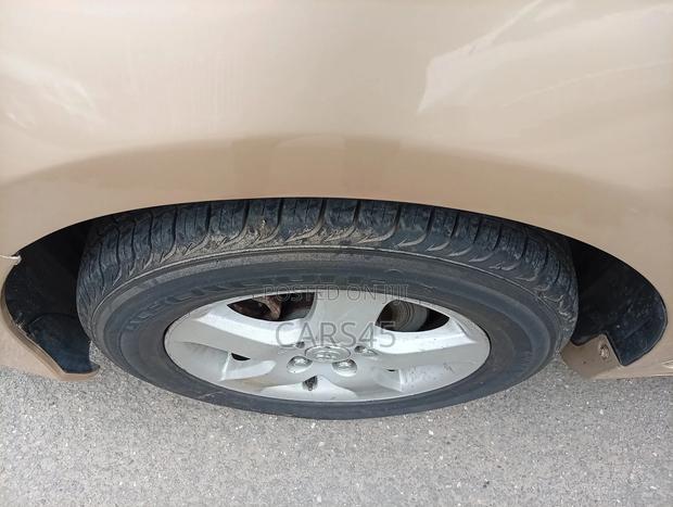 Toyota Camry 2012 Gold