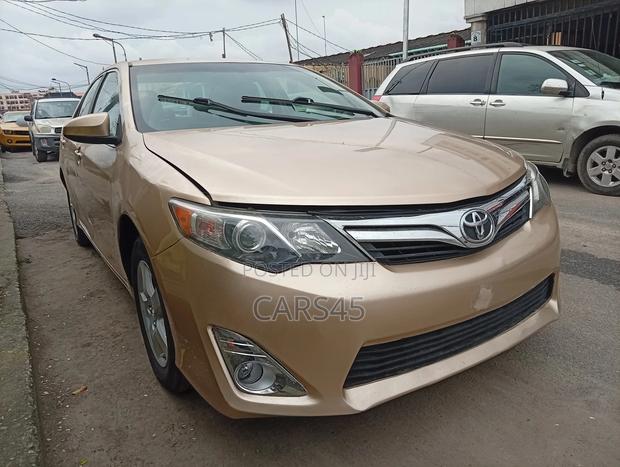 Toyota Camry 2012 Gold