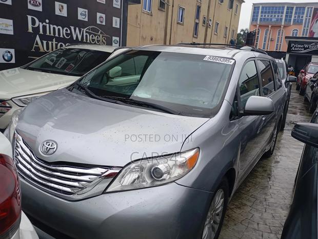 Toyota Sienna 2015 Gray