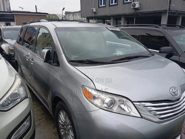 Toyota Sienna 2015 Gray