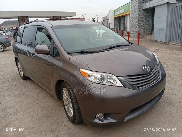 Toyota Sienna 2013 Gray
