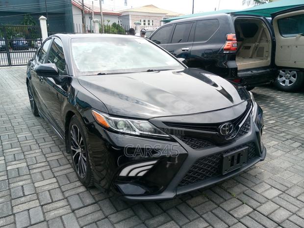 Toyota Camry SE FWD (2.5L 4cyl 8AM) 2018 Black