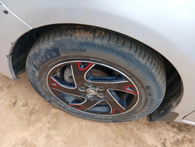 Toyota Corolla Base 4dr Sedan (1.8L 4cyl 5M) 2010 Silver