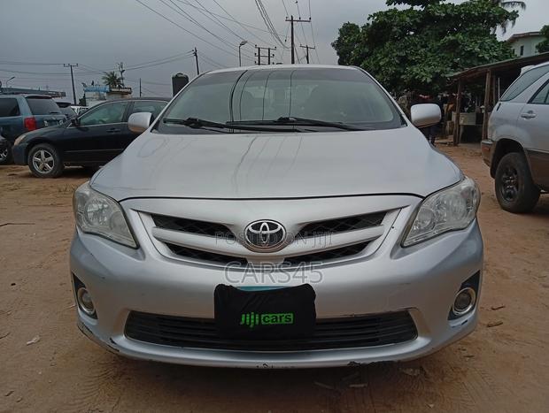 Toyota Corolla Base 4dr Sedan (1.8L 4cyl 5M) 2010 Silver