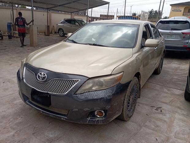 Toyota Camry 2007 Gold