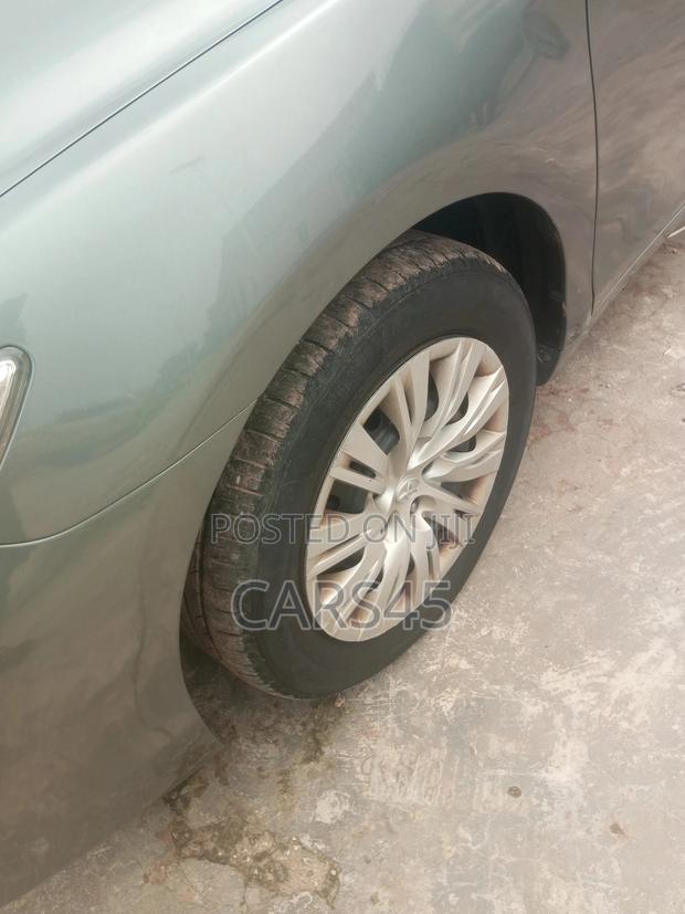 Toyota Camry LE 4dr Sedan (2.5L 4cyl 6A) 2011 Green