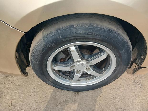 Toyota Camry LE 4dr Sedan (2.5L 4cyl 6A) 2012 Gold
