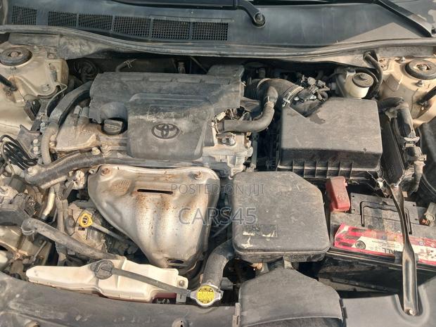Toyota Camry LE 4dr Sedan (2.5L 4cyl 6A) 2012 Gold
