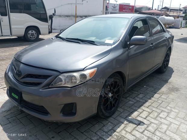 Toyota Corolla 2011 Gray