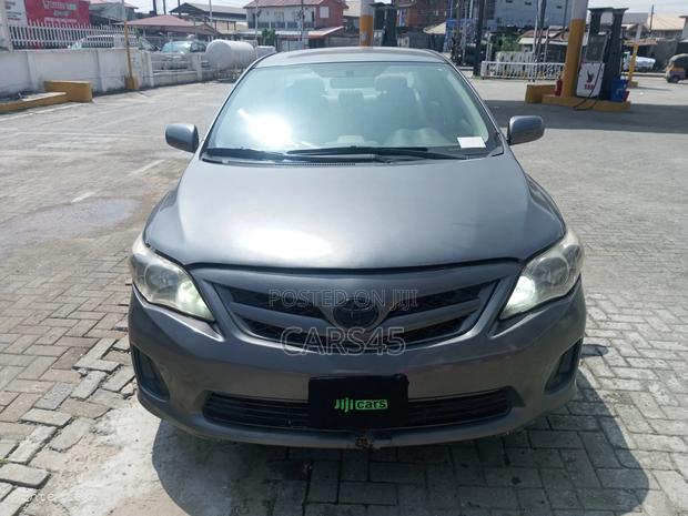 Toyota Corolla 2011 Gray