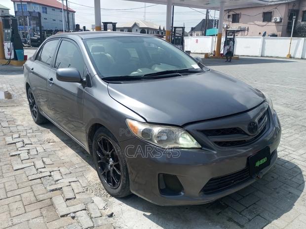Toyota Corolla 2011 Gray