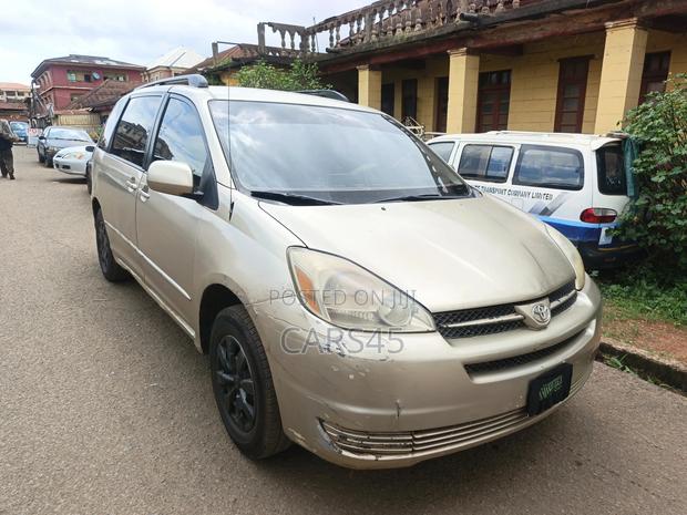 Toyota Sienna 2005 Gold