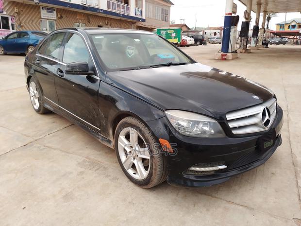 Mercedes-Benz C300 Luxury Sedan RWD (3.0L 6cyl 7A) 2011 Black