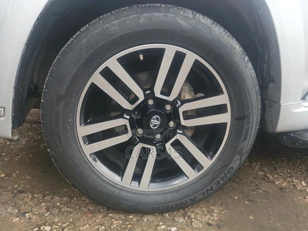Toyota 4-Runner SR5 4WD 2012 Silver