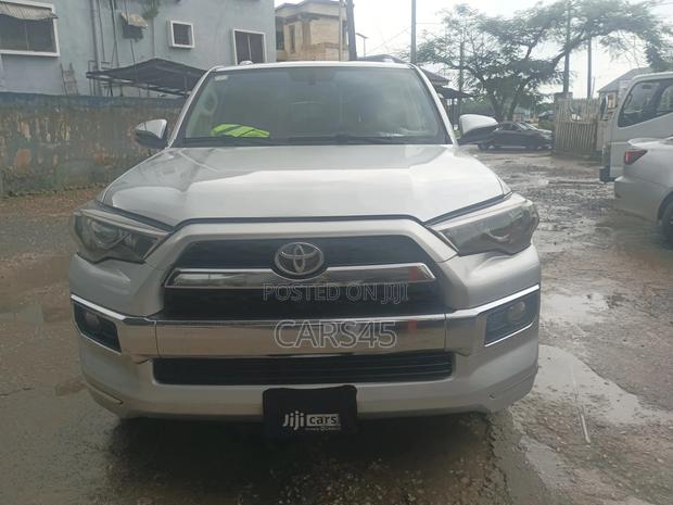 Toyota 4-Runner SR5 4WD 2012 Silver