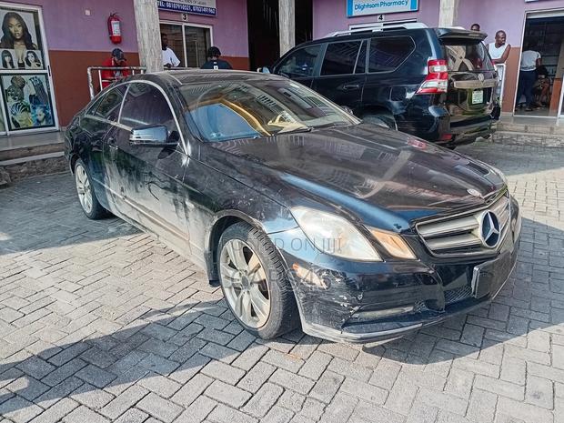 Mercedes-Benz E350 Base 2dr Coupe RWD (3.5L 6cyl 7A) 2012 Black