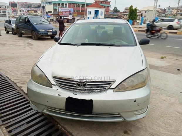 Toyota Camry 2005 Silver