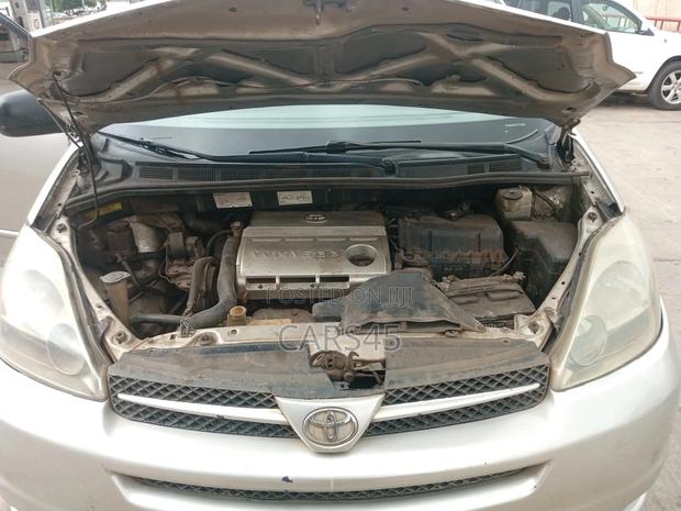 Toyota Sienna 2005 Silver
