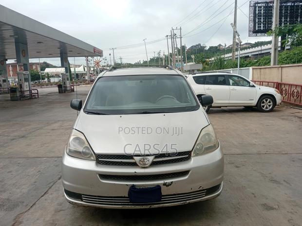 Toyota Sienna 2005 Silver
