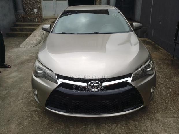Toyota Camry 2017 Gold