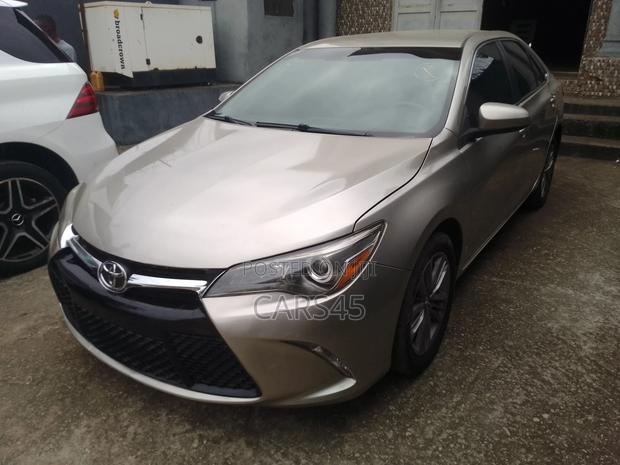Toyota Camry 2017 Gold