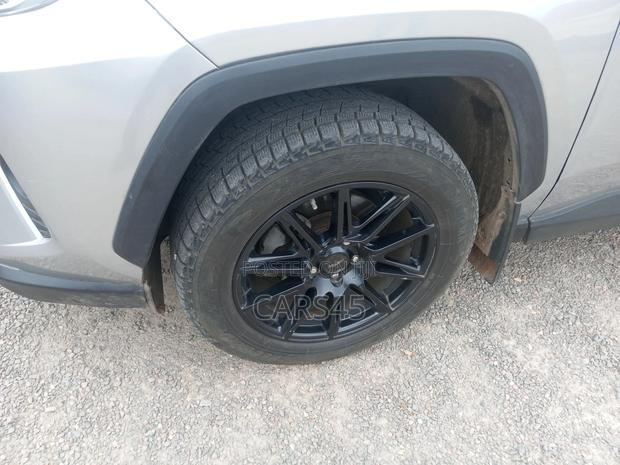 Toyota RAV4 XLE AWD 2019 Gray