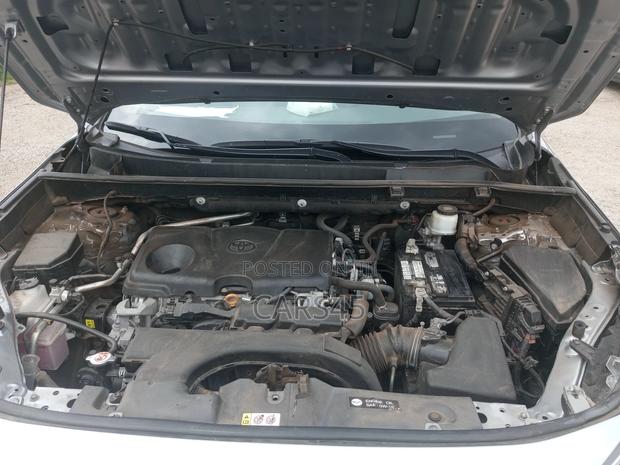 Toyota RAV4 XLE AWD 2019 Gray