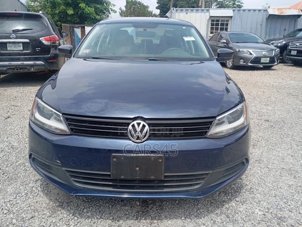 Volkswagen Passat 2014 Blue