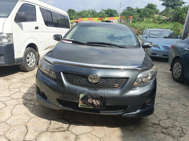 Toyota Corolla 2010 Gray