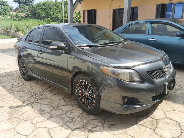Toyota Corolla 2010 Gray