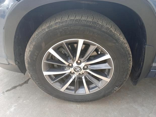 Toyota Highlander XLE 2019 Blue