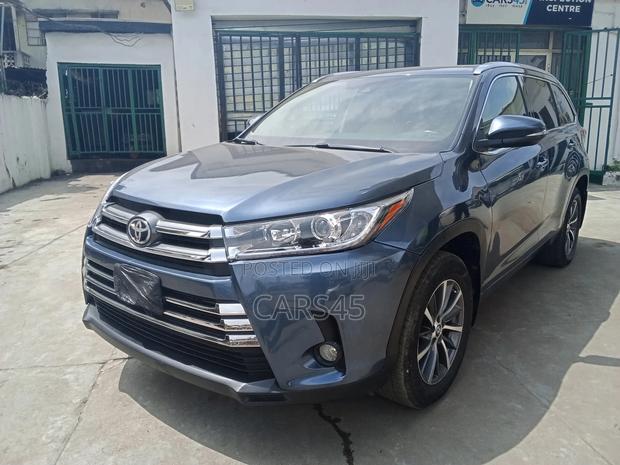 Toyota Highlander XLE 2019 Blue