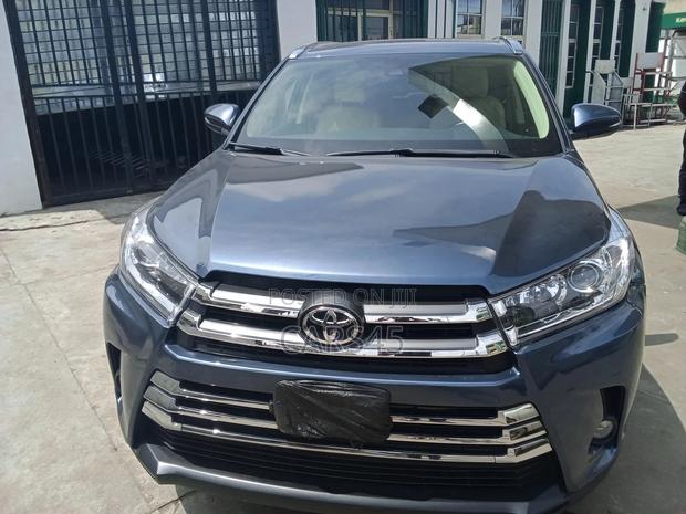Toyota Highlander XLE 2019 Blue