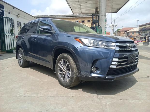 Toyota Highlander XLE 2019 Blue